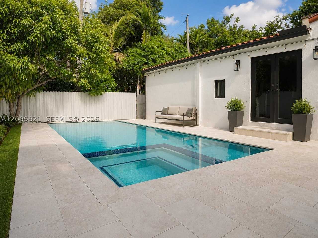 9021 N Miami Ave - Photo 2 of 14