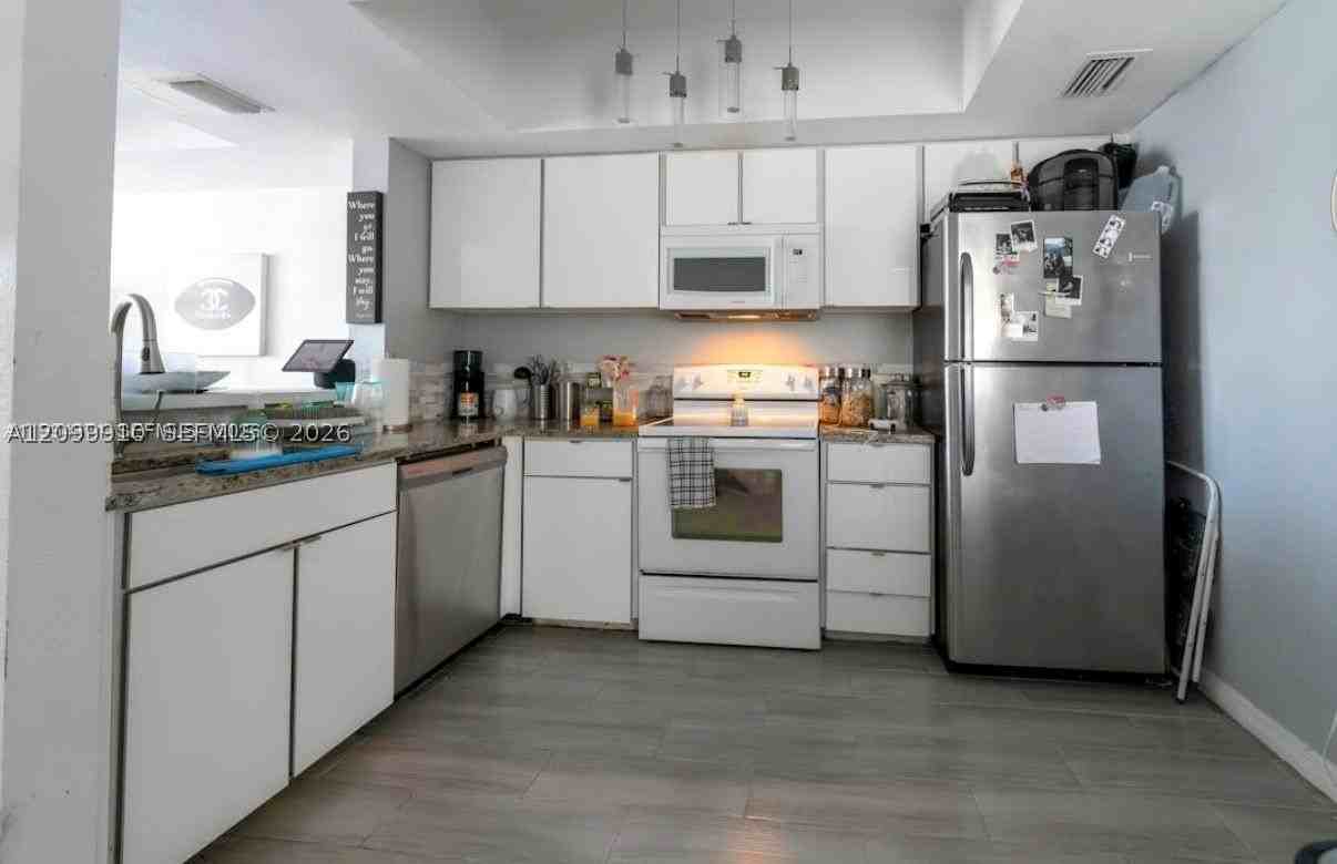 705 Sw 148th Ave #202 - Photo 6 of 9