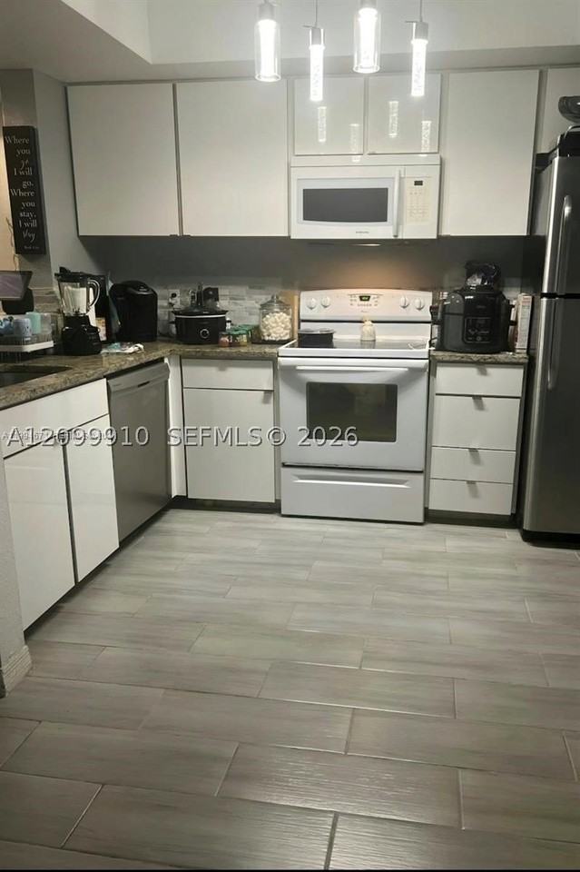 705 Sw 148th Ave #202 - Photo 7 of 9