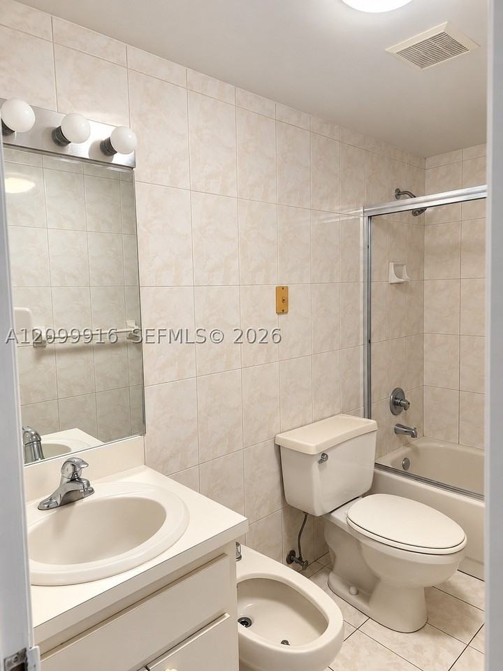3051 Nw 14th St #3 - Photo 4 of 5