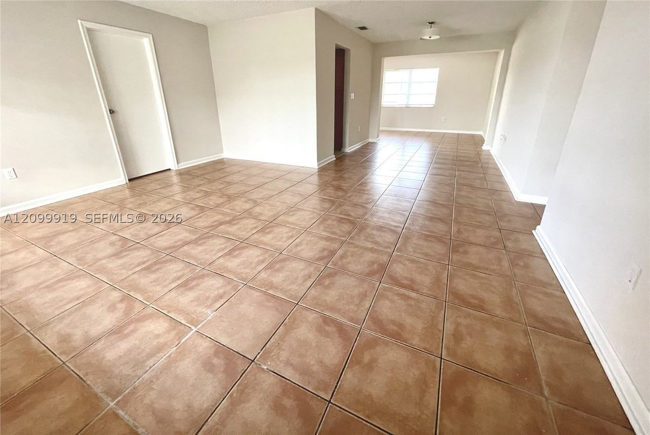 8561 Sheraton Dr - Photo 3 of 17