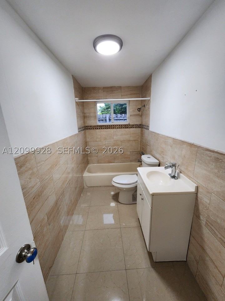 520 E 49th St - Photo 2 of 7