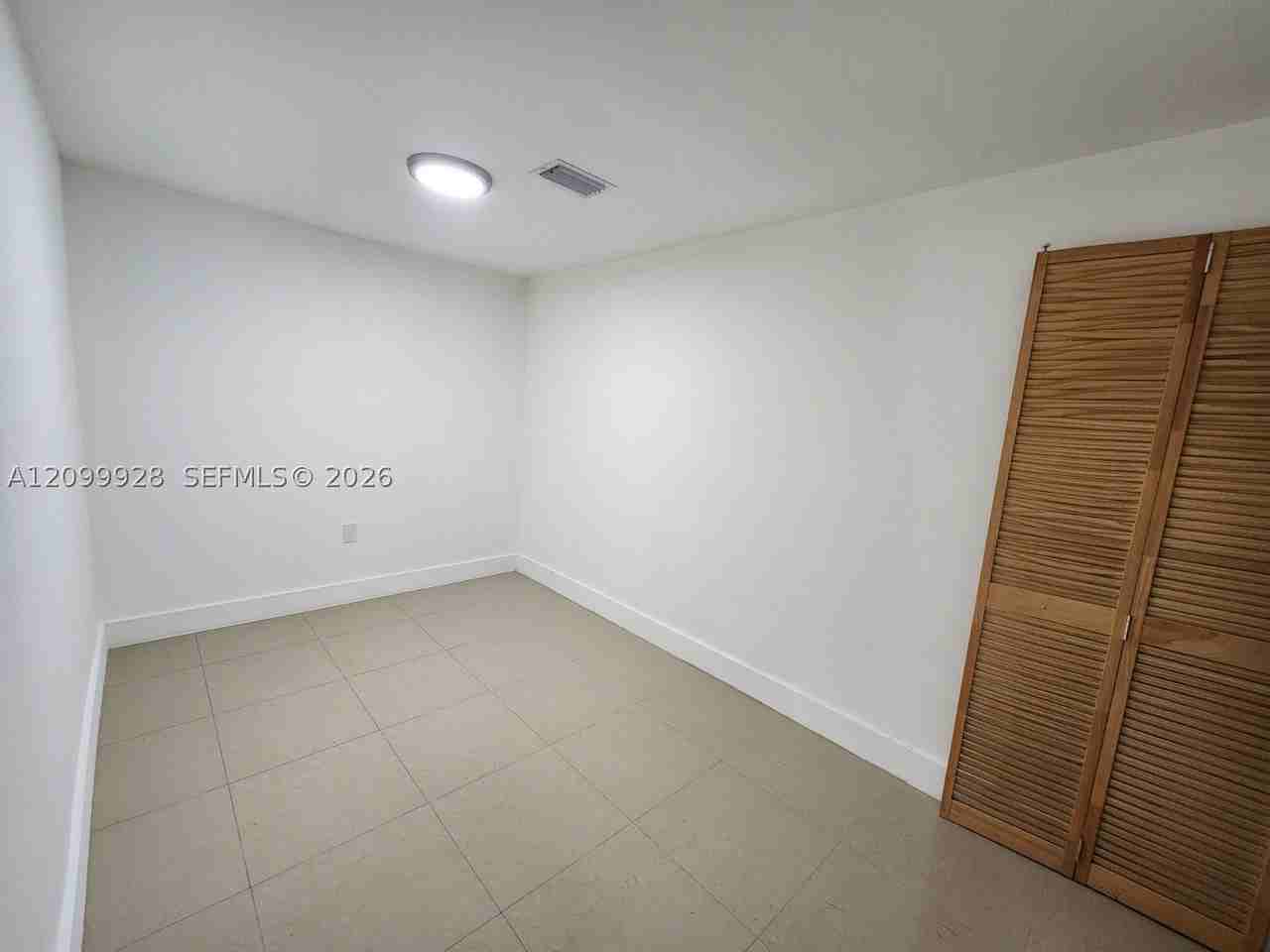 520 E 49th St - Photo 3 of 7