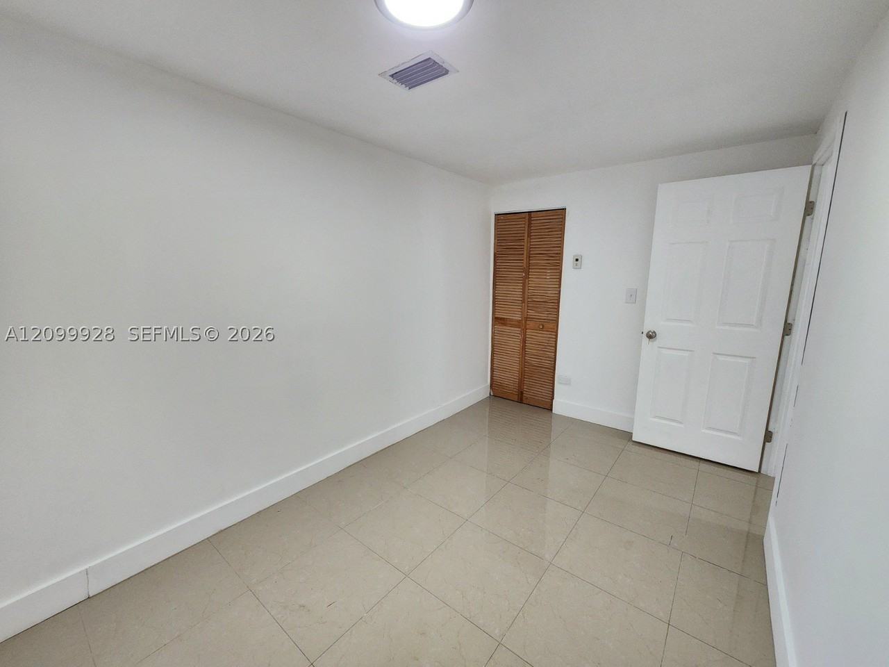 520 E 49th St - Photo 4 of 7