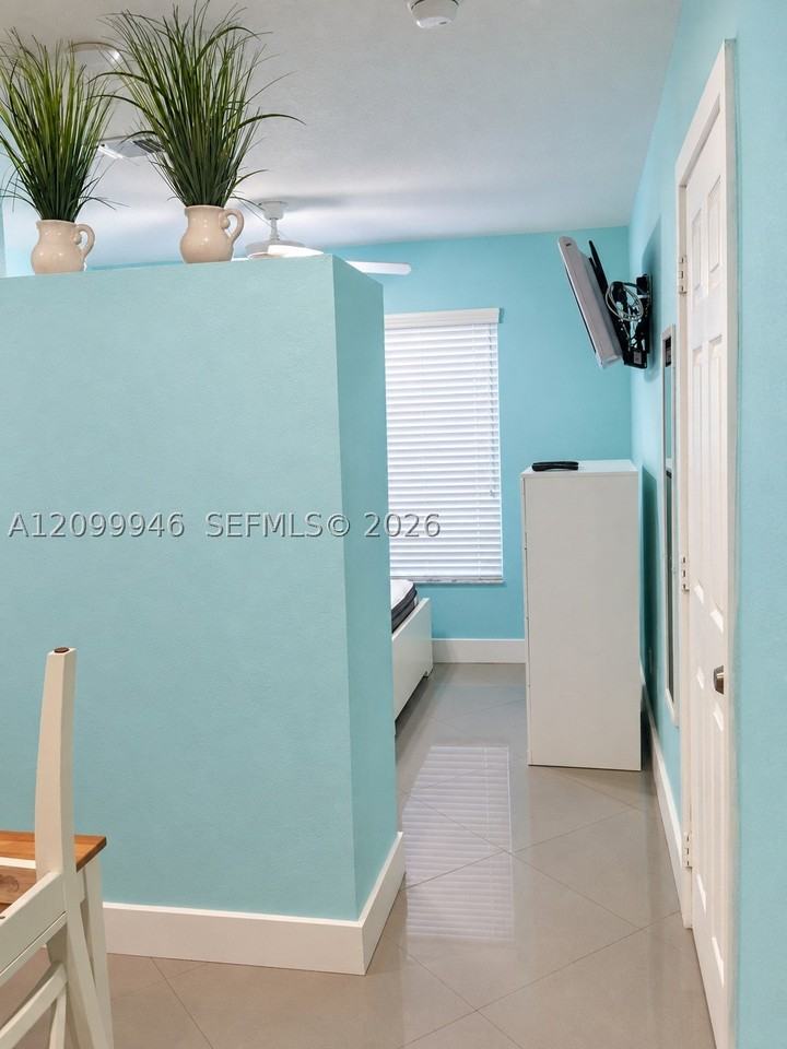8510 Sw 47th St #B - Photo 4 of 9