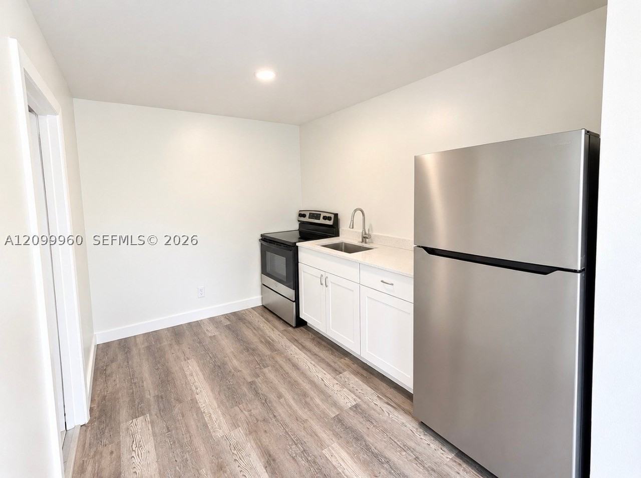842 Nw 8th St #4 - Photo 2 of 13