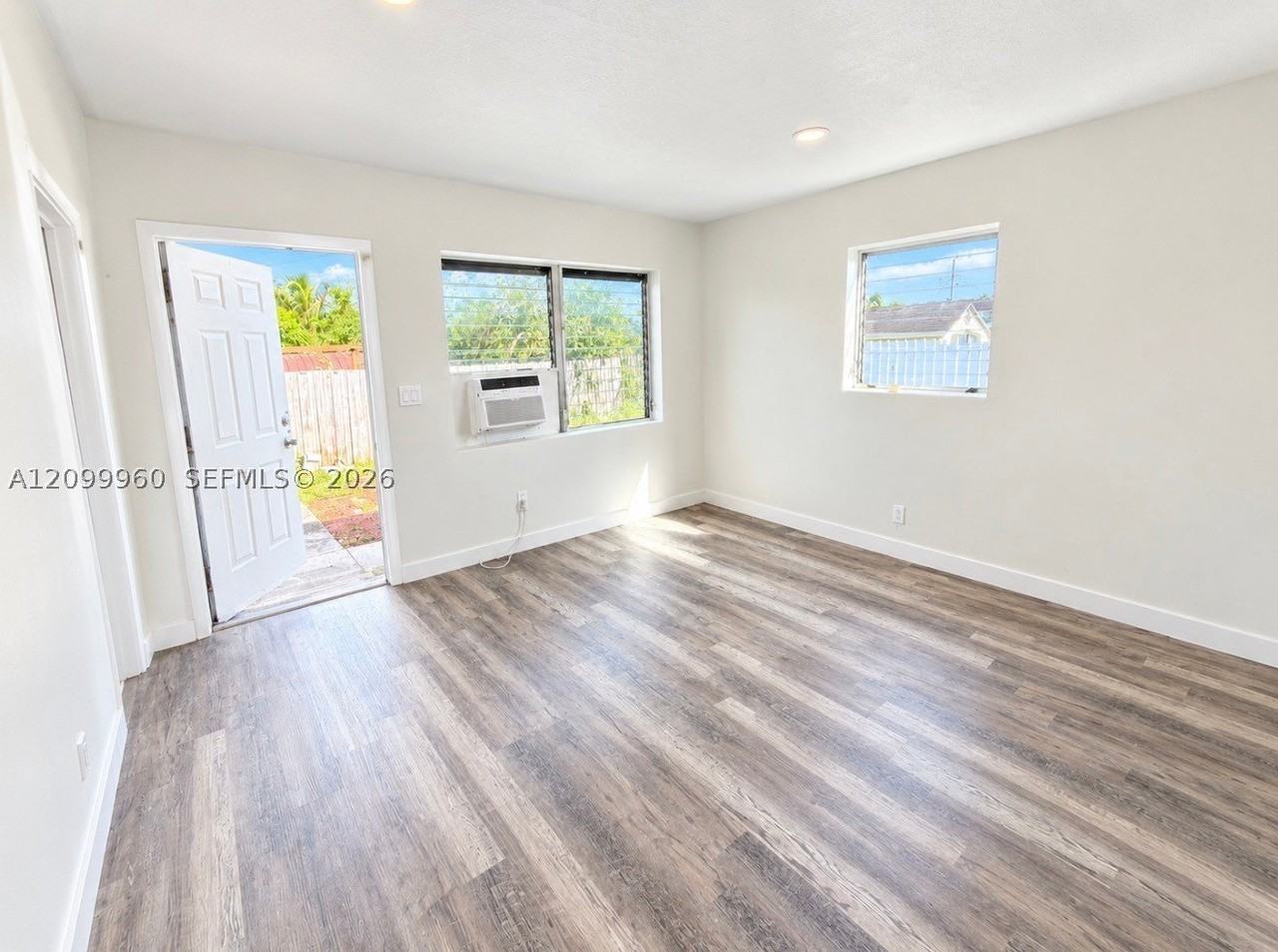 842 Nw 8th St #4 - Photo 6 of 13