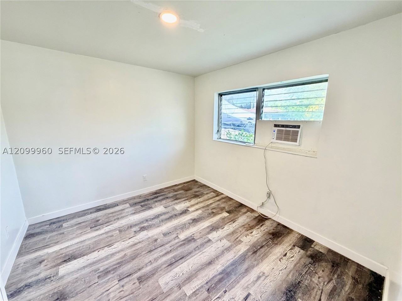 842 Nw 8th St #4 - Photo 7 of 13