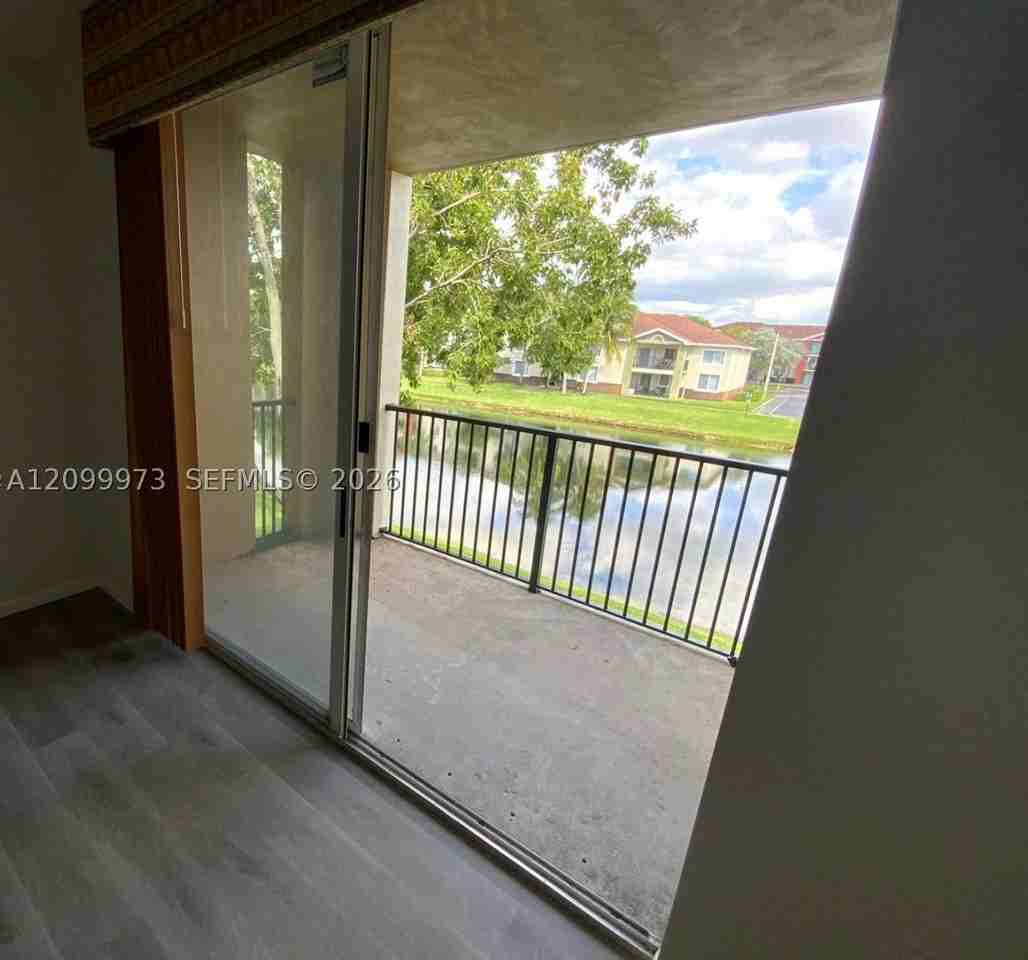 8050 N Nob Hill Rd #204 - Photo 3 of 28
