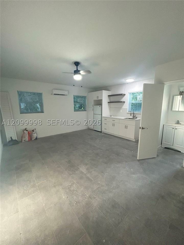 1220 Ne 110th Ter #C - Photo 2 of 6