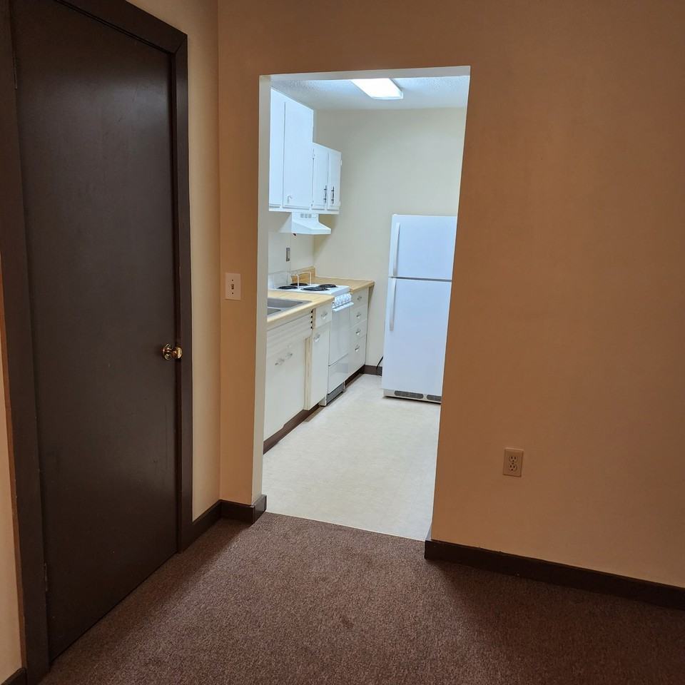 36 Thomas Dr #3 - Photo 5 of 7