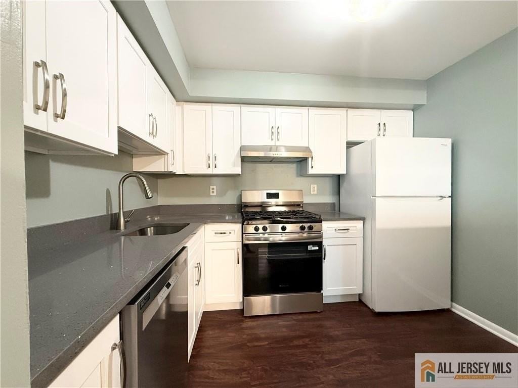 112 Lowell Ct #8 - Photo 2 of 35