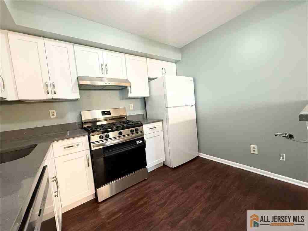 112 Lowell Ct #8 - Photo 4 of 35