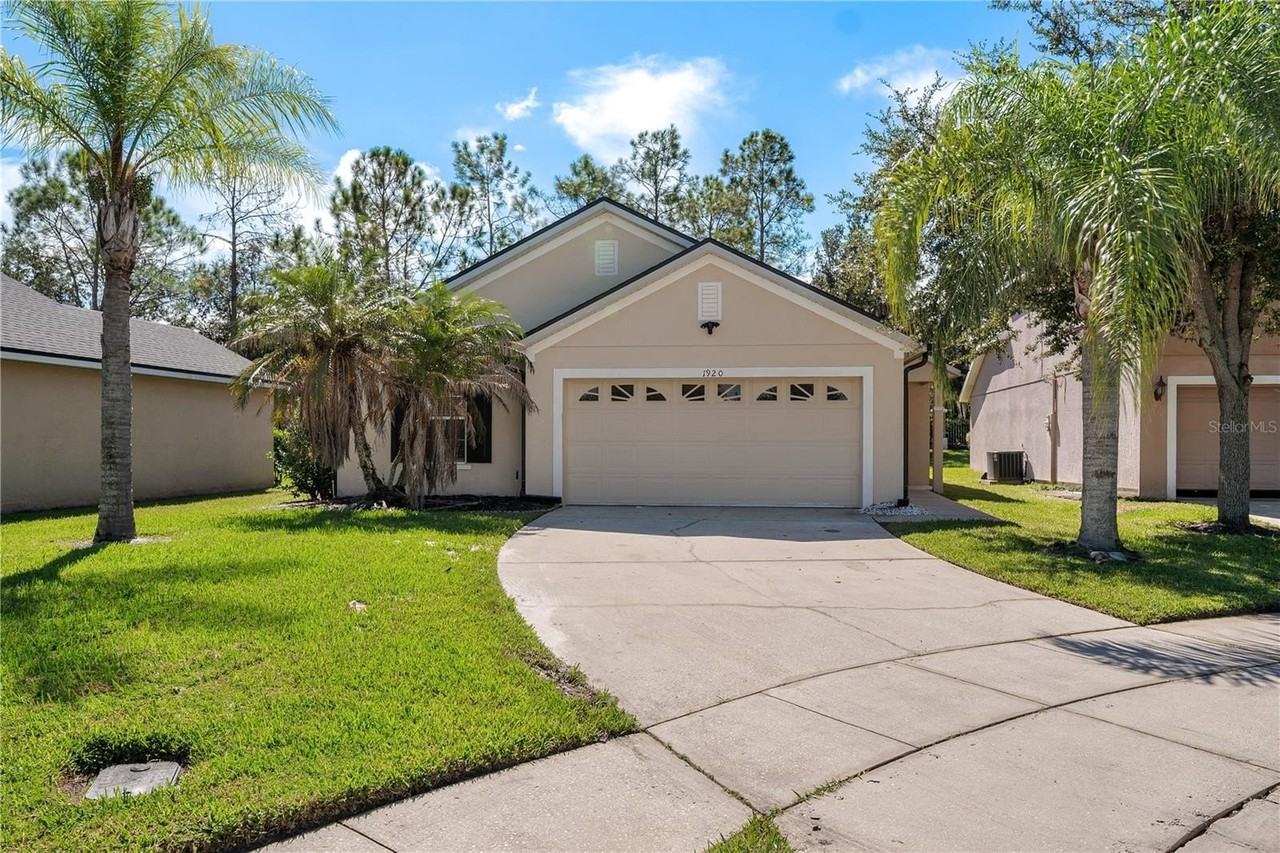1920 Commander Way - Photo 2 of 35