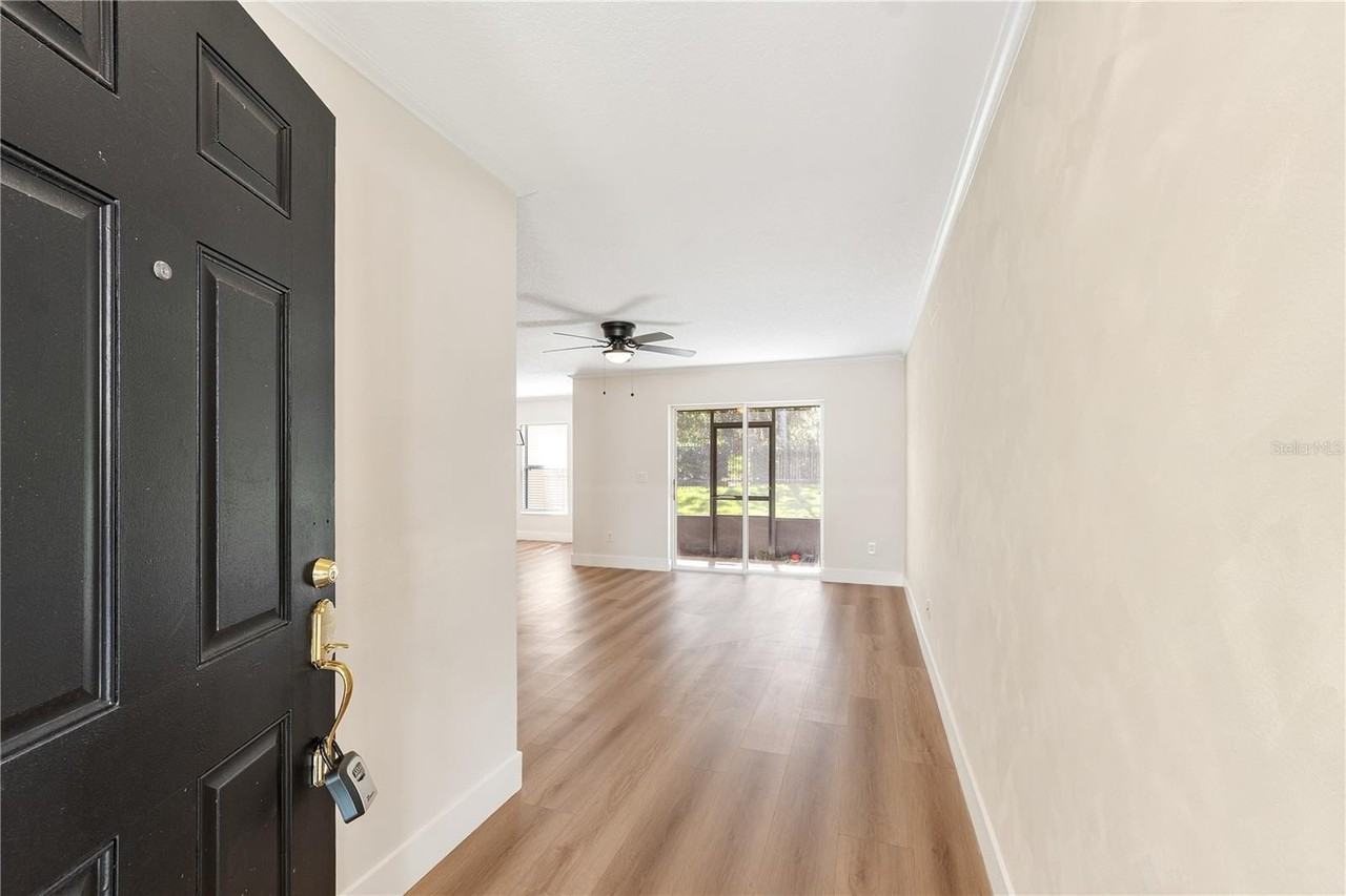 1920 Commander Way - Photo 4 of 35