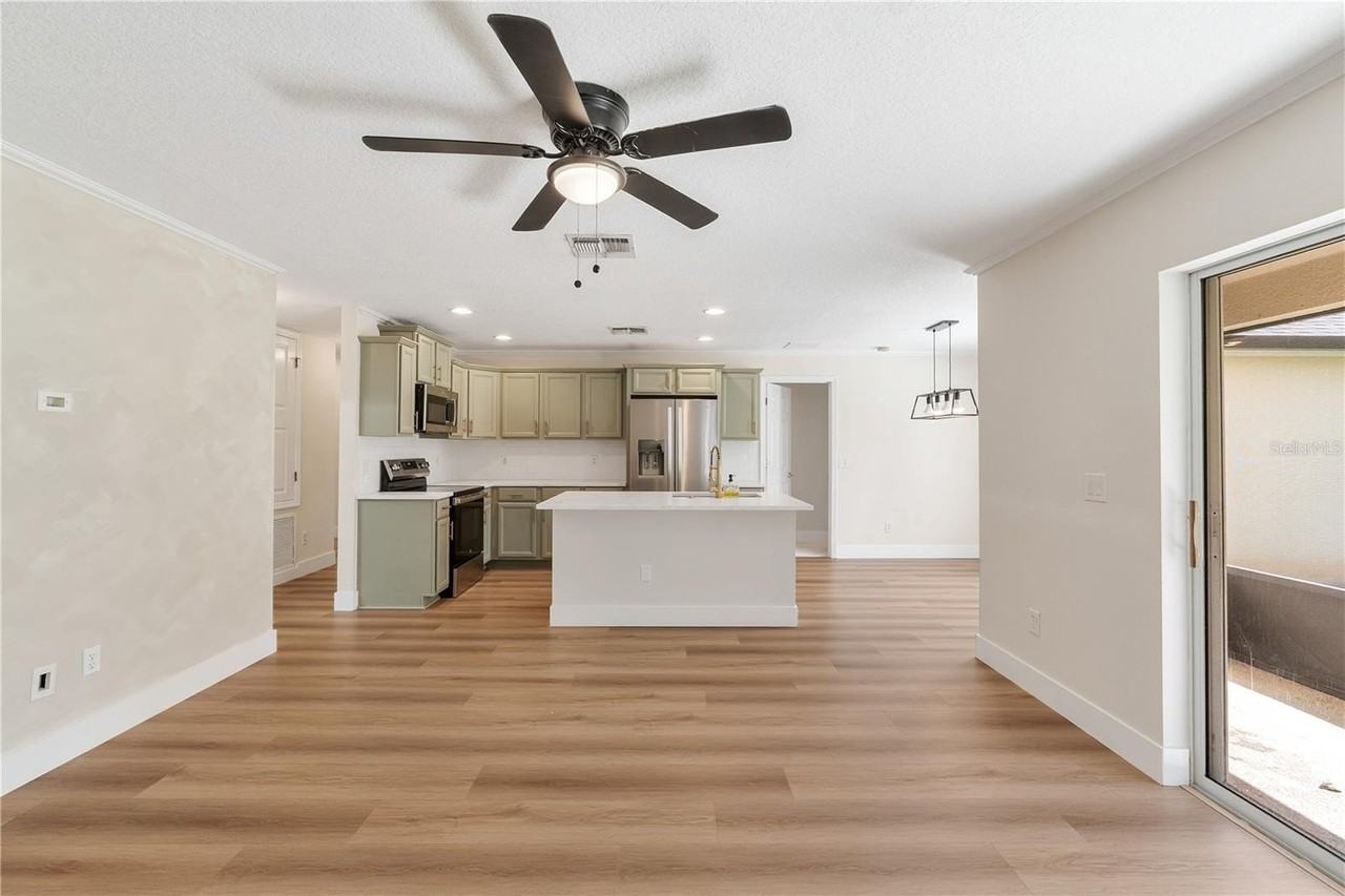 1920 Commander Way - Photo 6 of 35