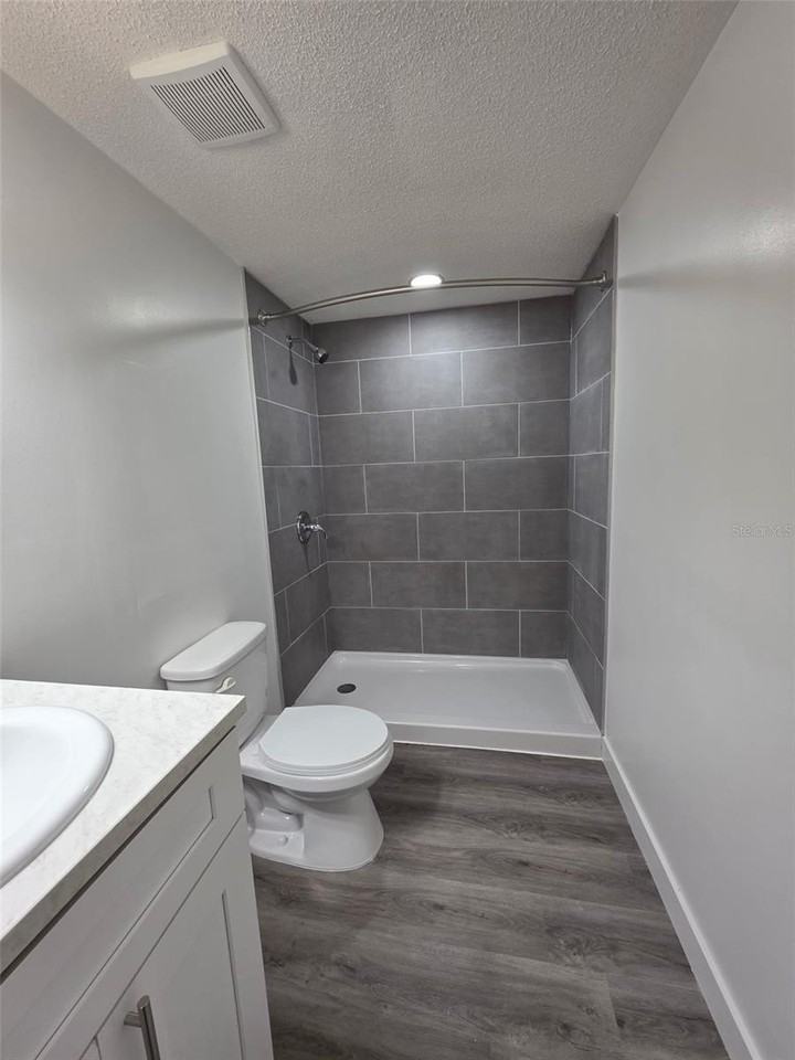 410 Moseley Ave - Photo 4 of 18