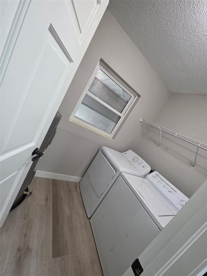 410 Moseley Ave - Photo 6 of 18