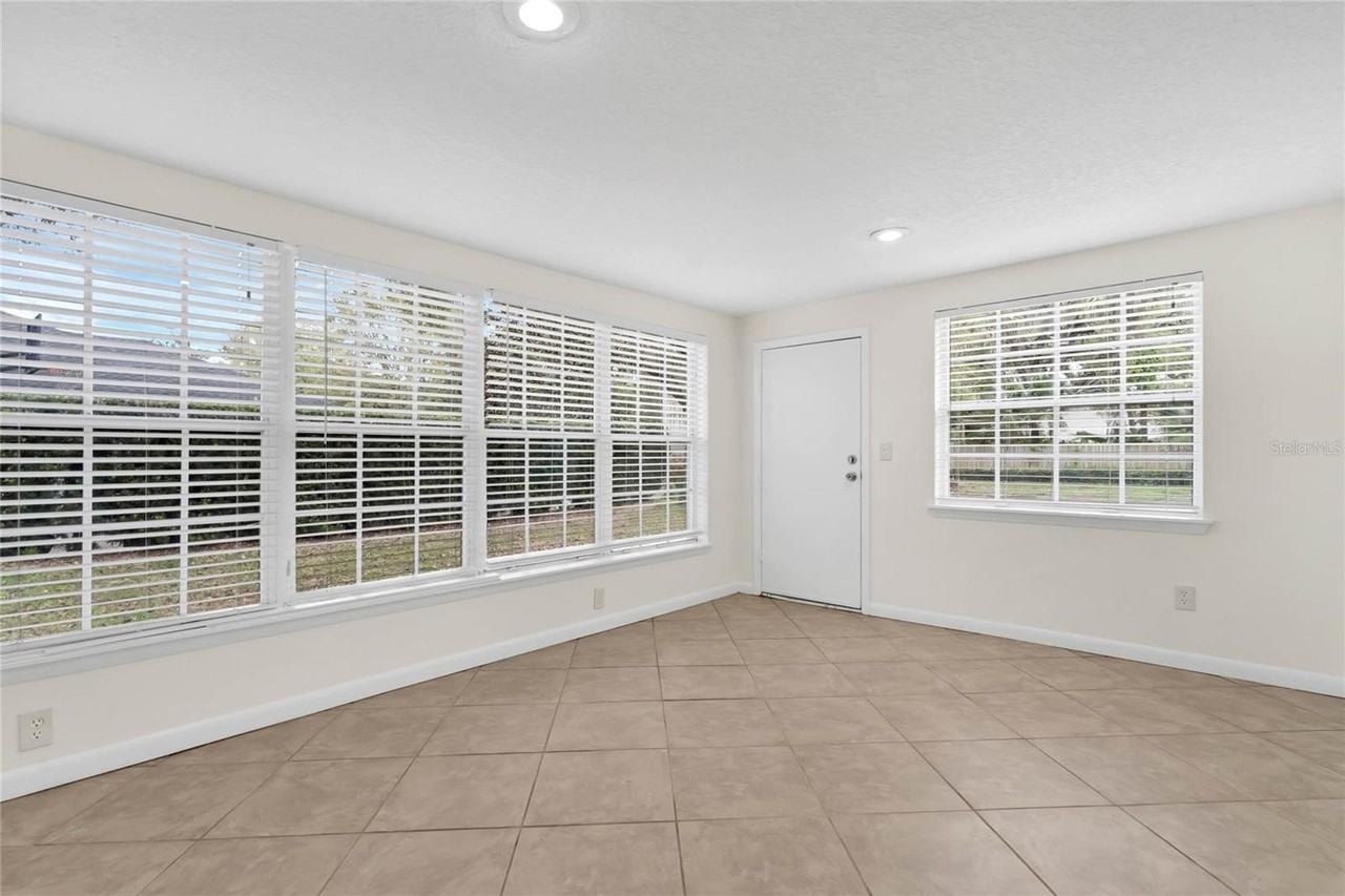 2037 Woodlawn Dr - Photo 3 of 8