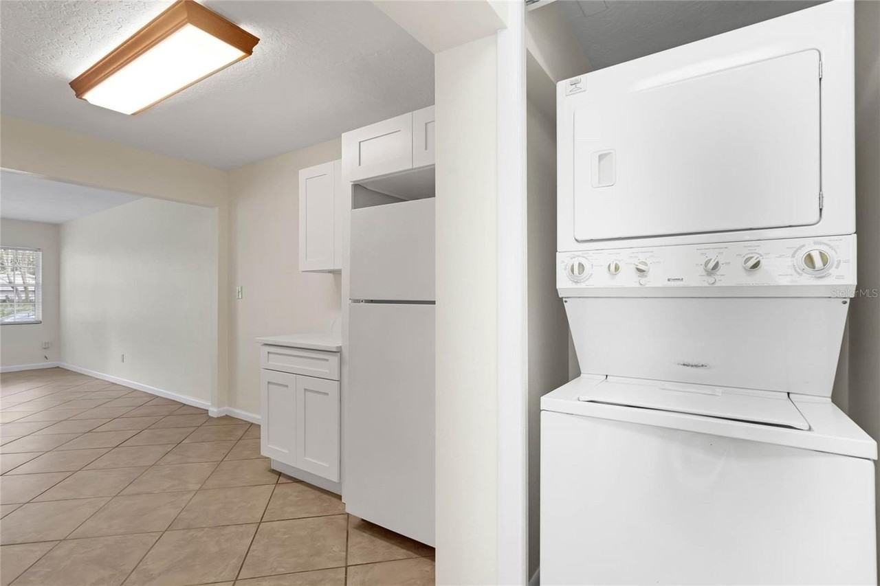 2037 Woodlawn Dr - Photo 5 of 8