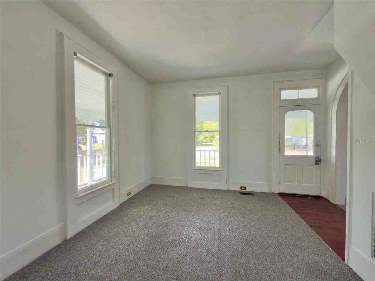21 S Mary St - Photo 4 of 18
