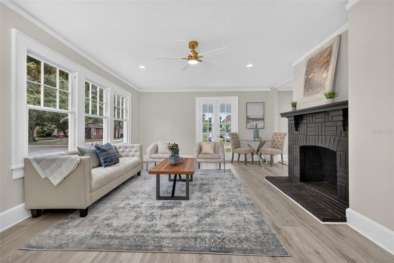 1201 Oakhill St - Photo 3 of 18