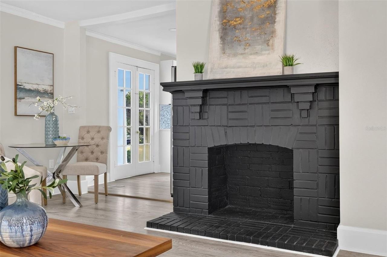 1201 Oakhill St - Photo 4 of 18