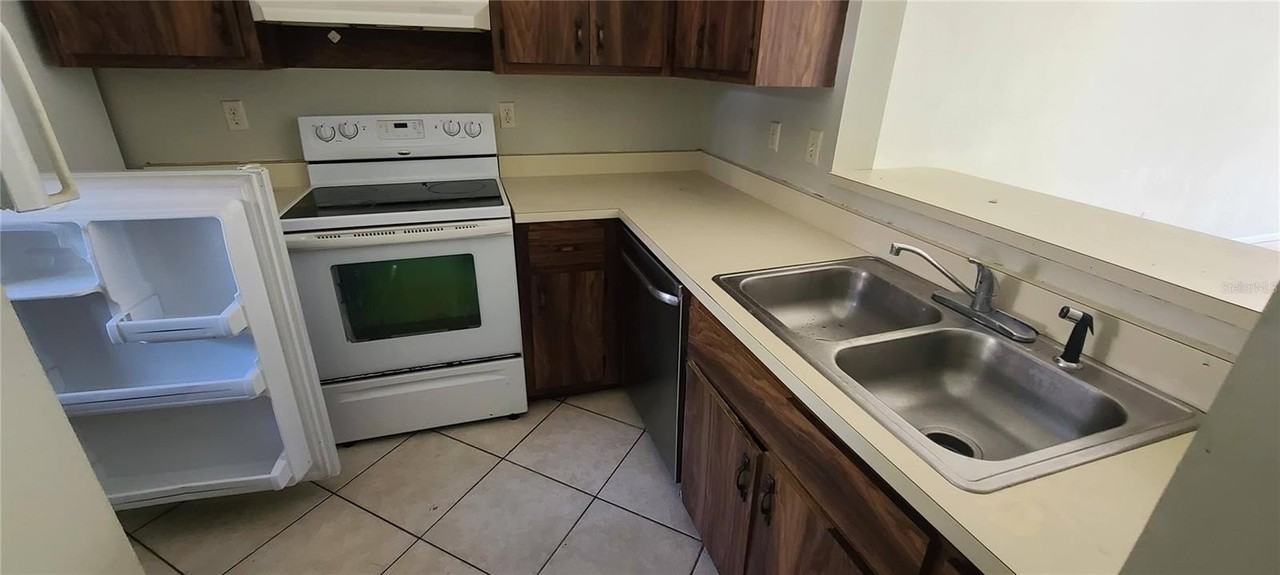 3629 Ne 19th Pl - Photo 2 of 5