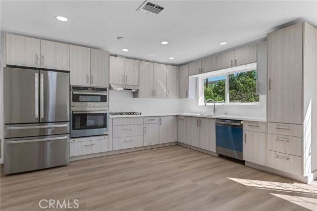 17706 Collins St - Photo 5 of 8