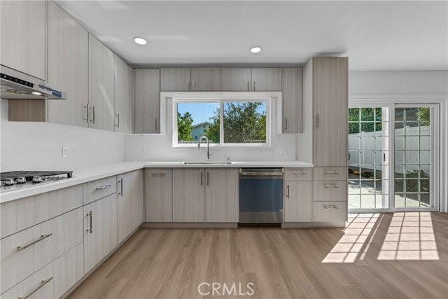 17706 Collins St - Photo 6 of 8