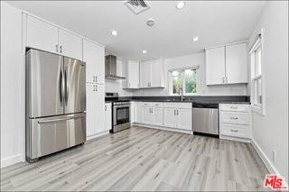 22717 Hatteras St - Photo 2 of 8