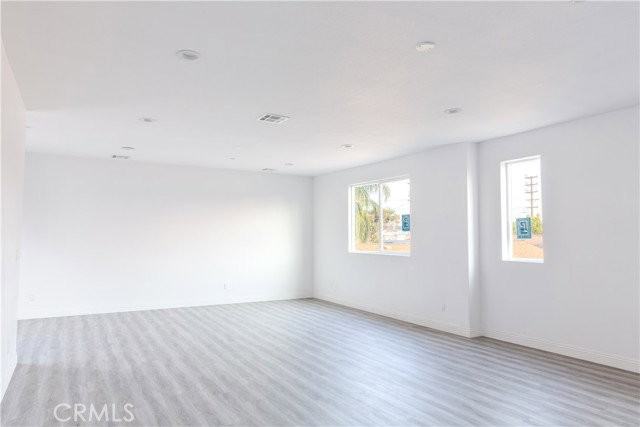 14616 Vanowen St - Photo 5 of 8