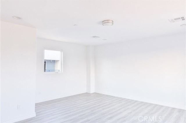 14616 Vanowen St - Photo 6 of 8