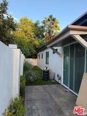 19037 Keswick St - Photo 6 of 8