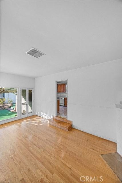 1207 Graynold Ave - Photo 4 of 6