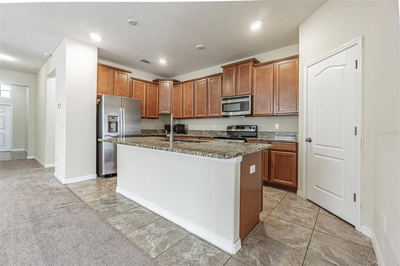 907 Peregrine Hill Pl - Photo 4 of 20