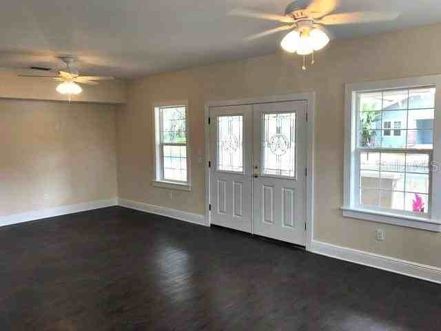 3009 W Bay Court Ave - Photo 3 of 22