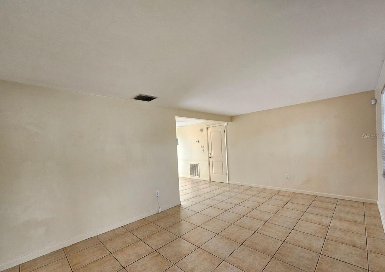 4332 Newbury Dr - Photo 4 of 16