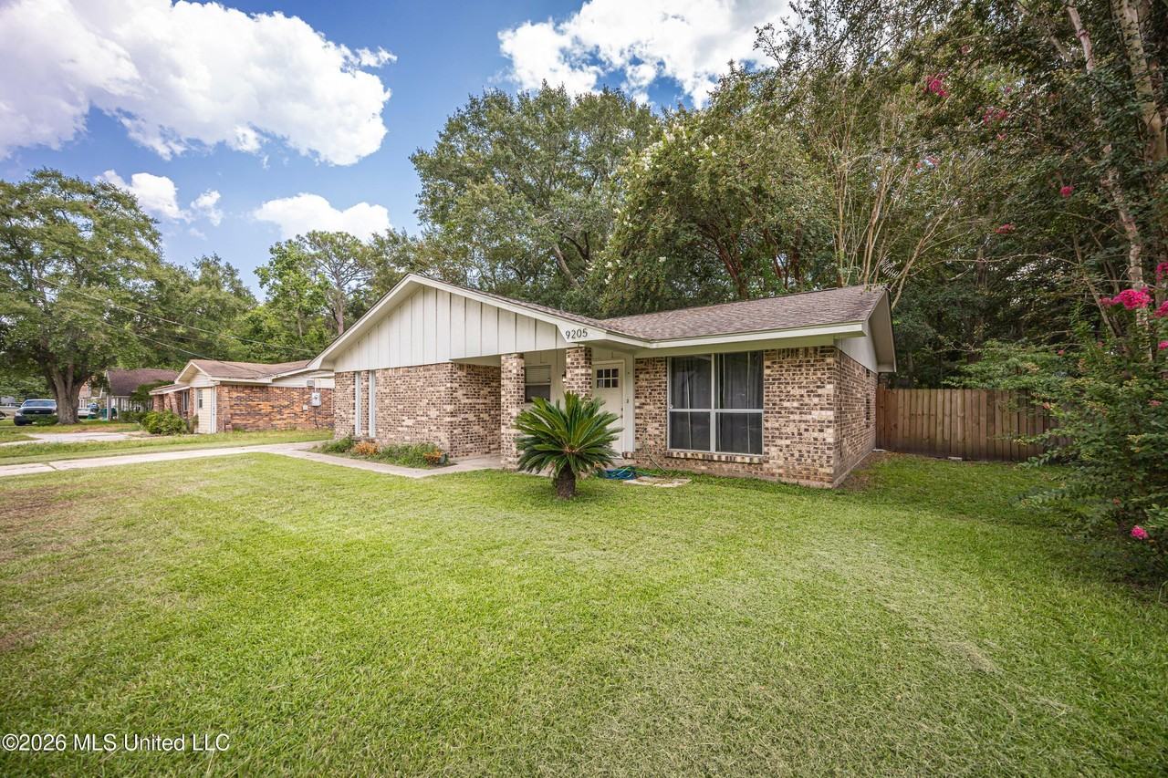 9205 Warbler Ave - Photo 2 of 38