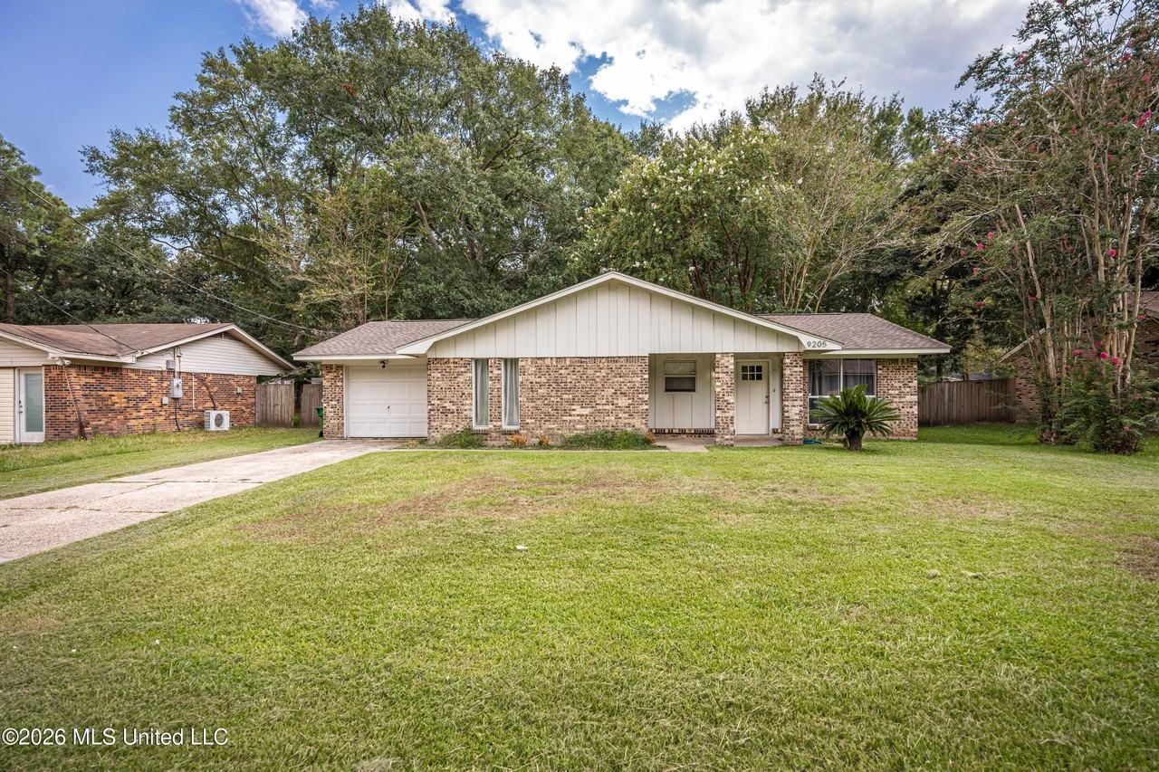 9205 Warbler Ave - Photo 3 of 38