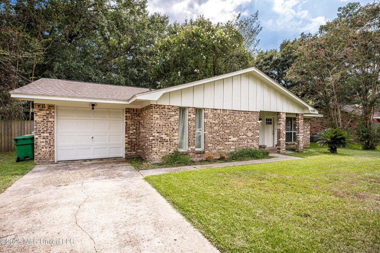 9205 Warbler Ave - Photo 5 of 38