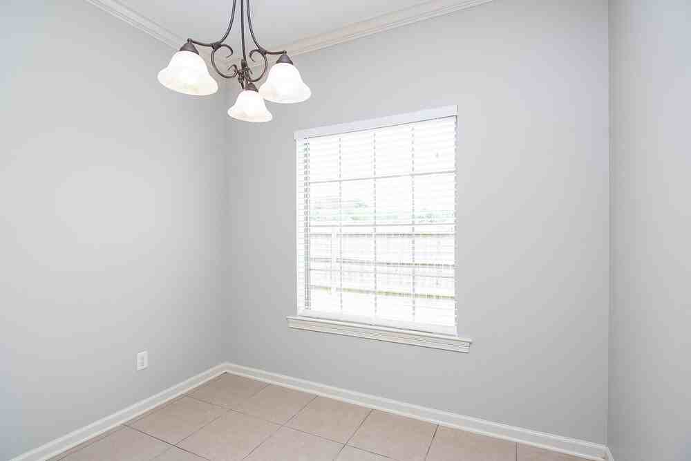 6231 Arlington Ln - Photo 4 of 15