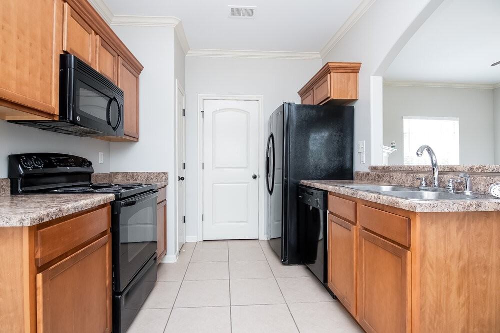 6231 Arlington Ln - Photo 5 of 15