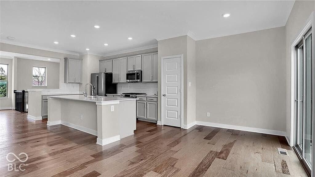 11558 Fulham St - Photo 5 of 38