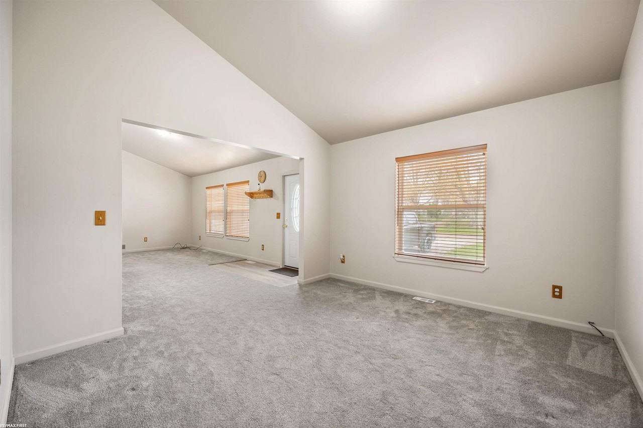 650 Peacock Ave - Photo 5 of 27