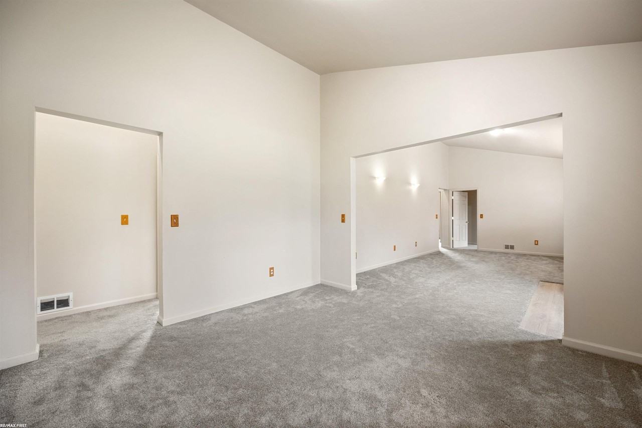 650 Peacock Ave - Photo 6 of 27