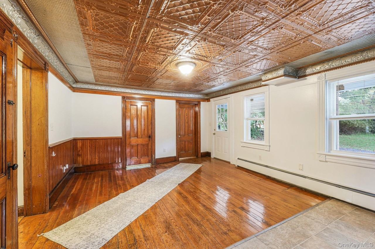 708 Burlingham Rd - Photo 6 of 36