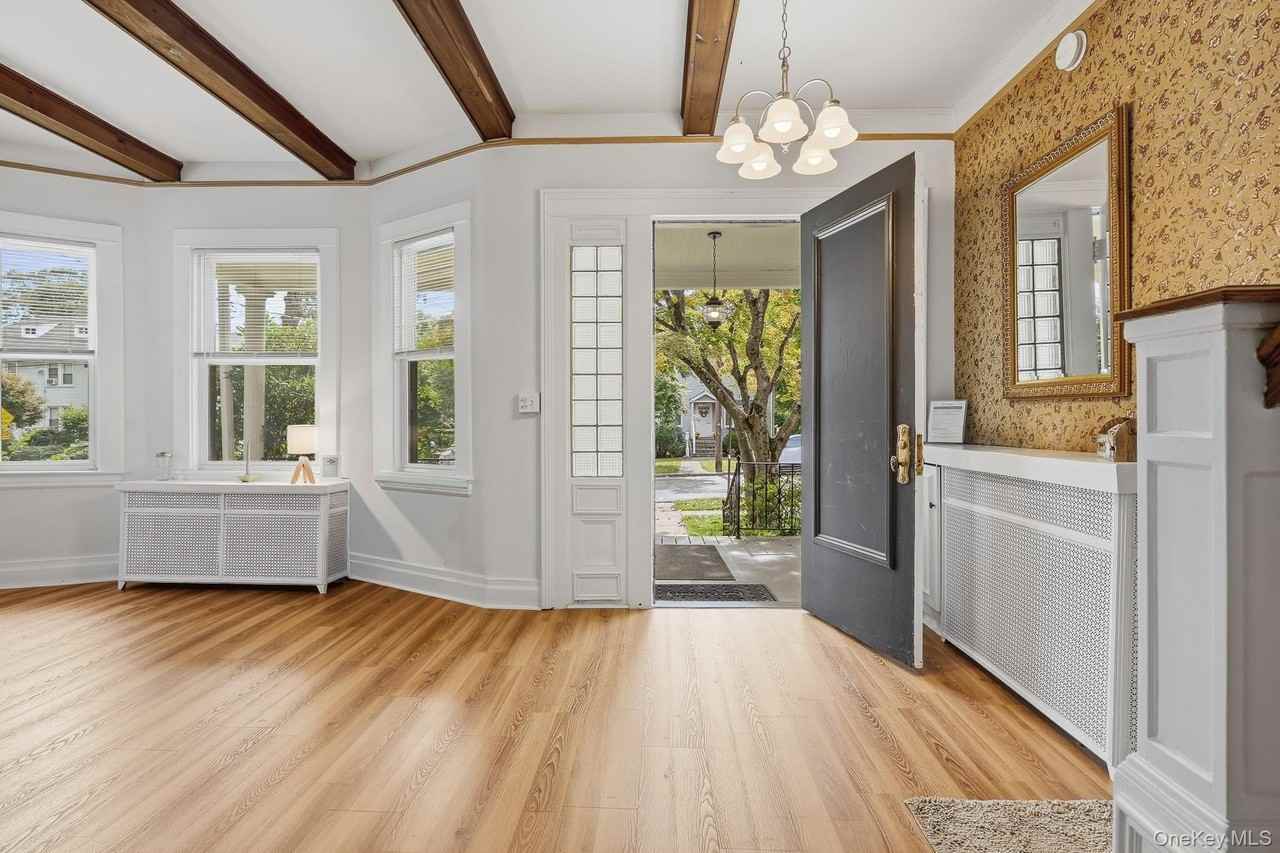 82 Quinby Ave - Photo 6 of 44