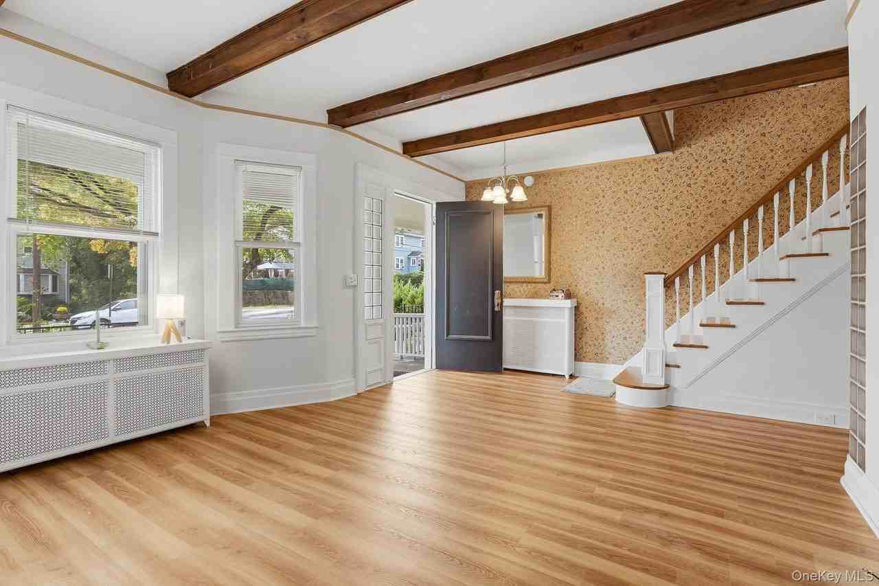 82 Quinby Ave - Photo 7 of 44