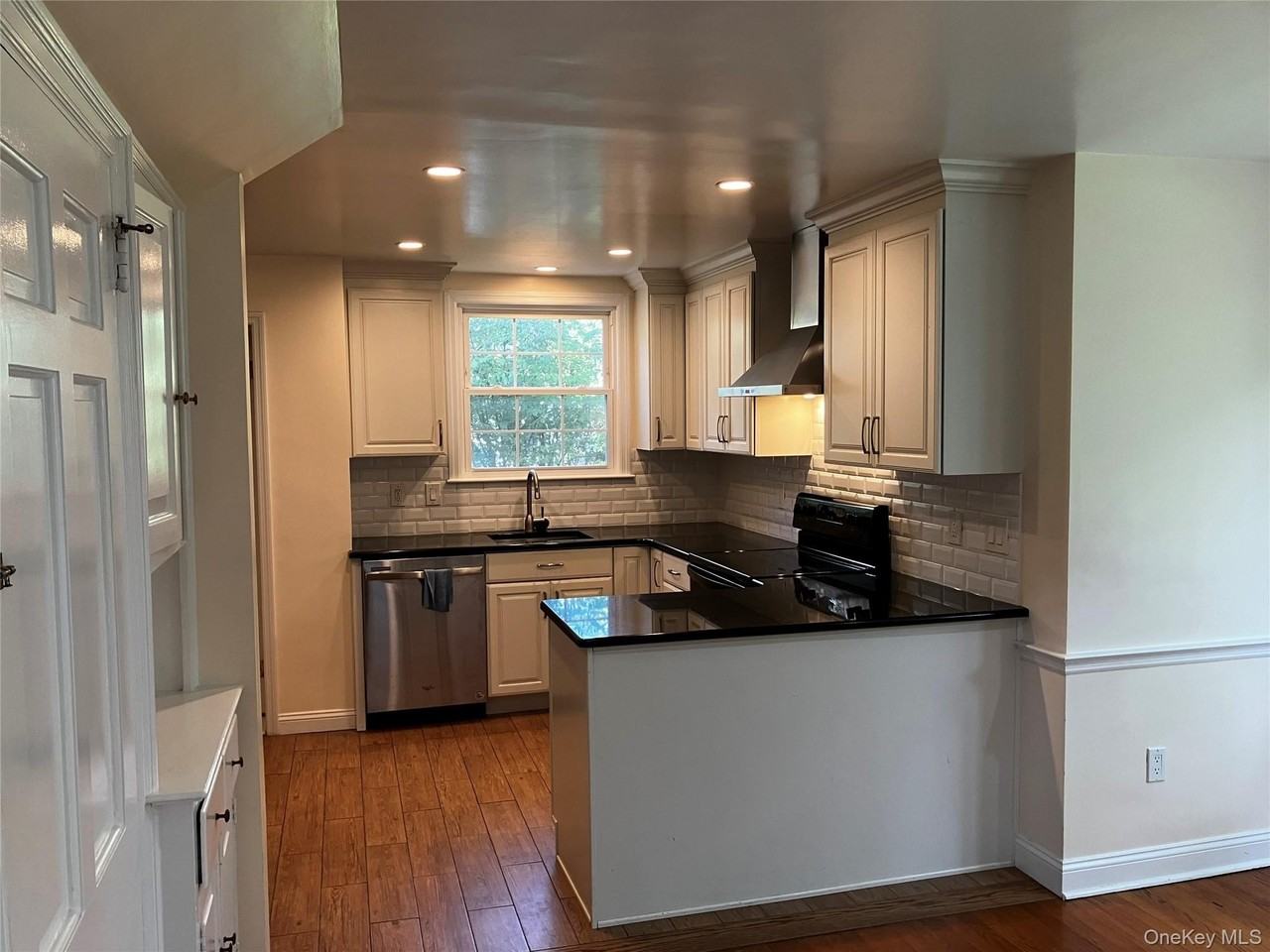 146 Webster Rd - Photo 2 of 14